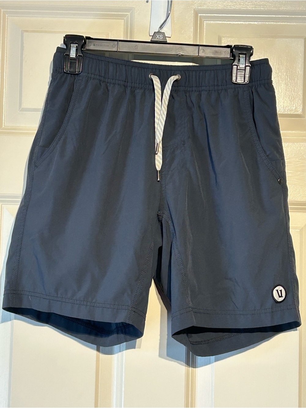 Vuori Men's Kore Shorts Mens Size Small Charcoal Grey Athletic Gym Workout